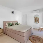 Mida Villa